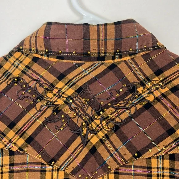 Adiktd snap-up collar shirt in brown and gold with metallic flossing det… - Picture 6 of 11